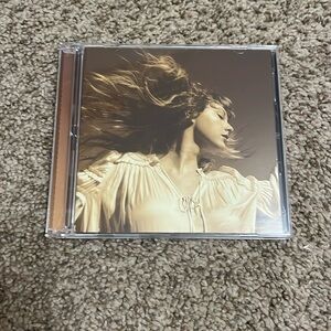 TAYLOR SWIFT FEARLESS CD FOE SALE!!